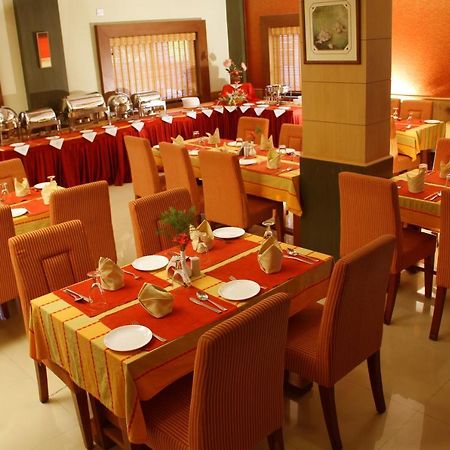 Royal Riviera Hotel Kumarakom Ngoại thất bức ảnh
