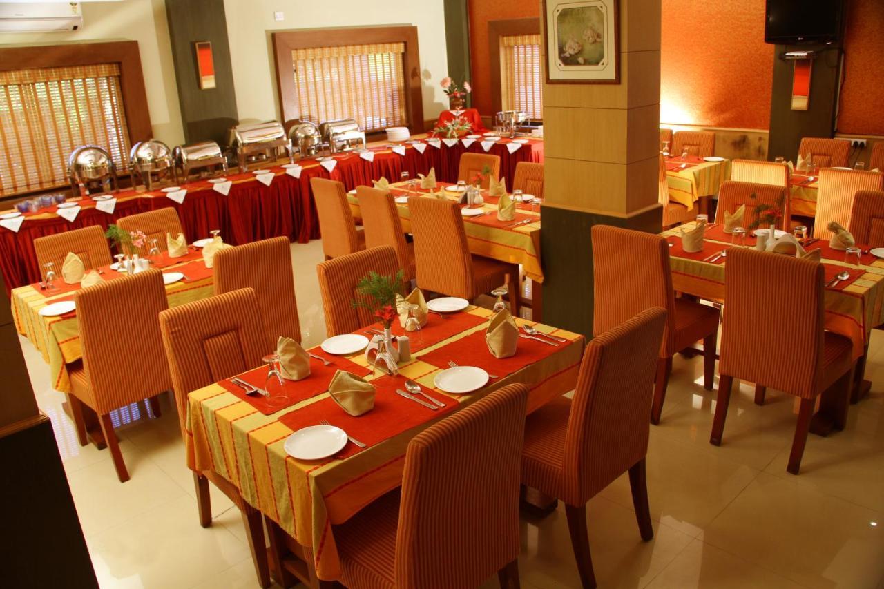 Royal Riviera Hotel Kumarakom Ngoại thất bức ảnh