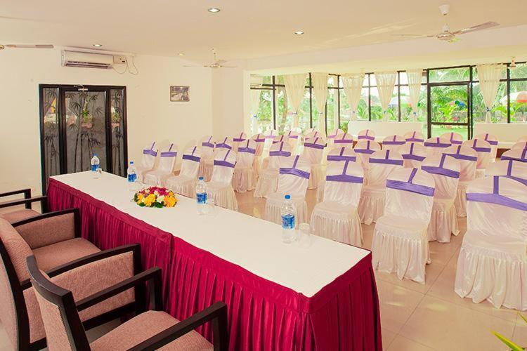 Royal Riviera Hotel Kumarakom Ngoại thất bức ảnh