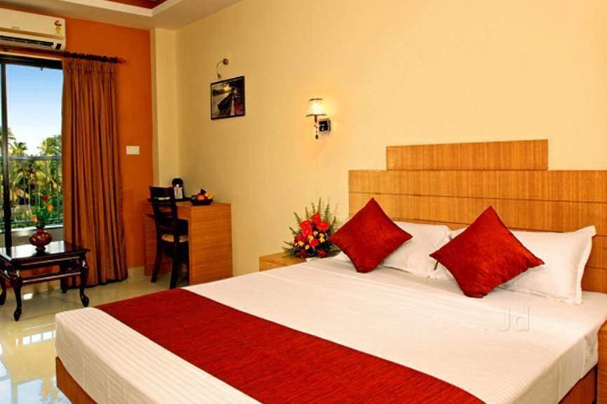 Royal Riviera Hotel Kumarakom Ngoại thất bức ảnh