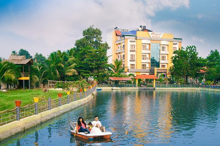 Royal Riviera Hotel Kumarakom Ngoại thất bức ảnh