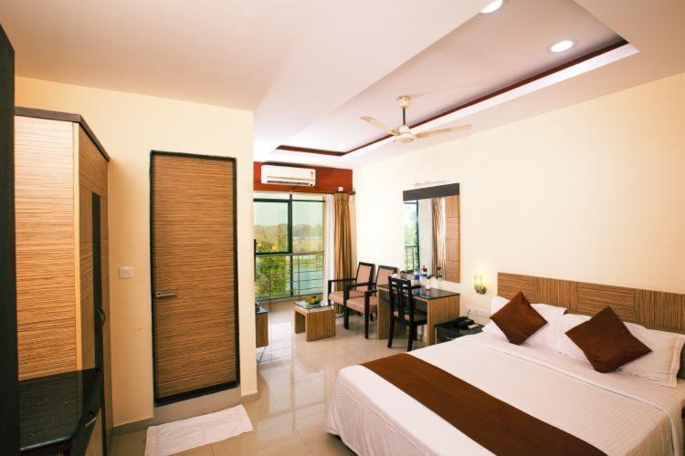 Royal Riviera Hotel Kumarakom Ngoại thất bức ảnh