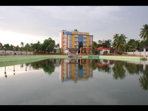 Royal Riviera Hotel Kumarakom Ngoại thất bức ảnh
