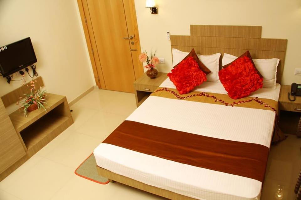 Royal Riviera Hotel Kumarakom Ngoại thất bức ảnh
